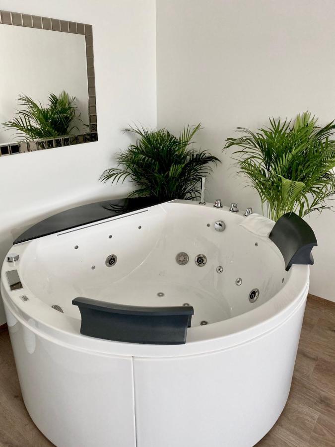 Die Oase - Luxurious Apartment Near The City Center With Free Parking Братислава Экстерьер фото